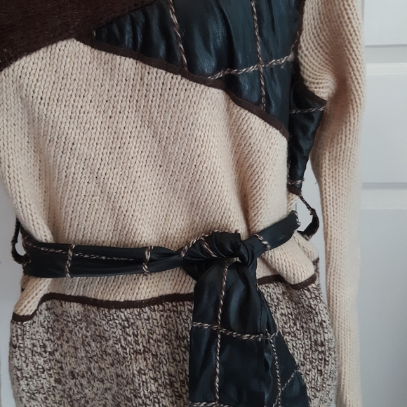 Crossing Pointe Patch Sweater - Size Sml - Picture 5 of 11